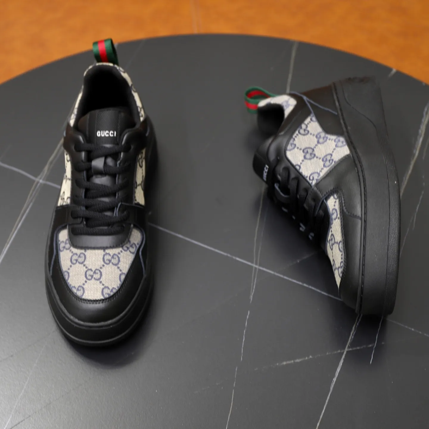 Ex-factory price: 420💰🙅‍♂️🙅‍♂️🙅‍♂️ Brand: GUCCI Standard code: 38-44 (45 customized) Grade: Same as the official website Material: Original cowhide material spliced with brand cloth Comfortable and breathable lining Lightweight and wear-resistant sports outsole Style category: Men's fashion casual shoes Running sports shoes Distinguished luxury brand elements Top luxury color: actual picture color